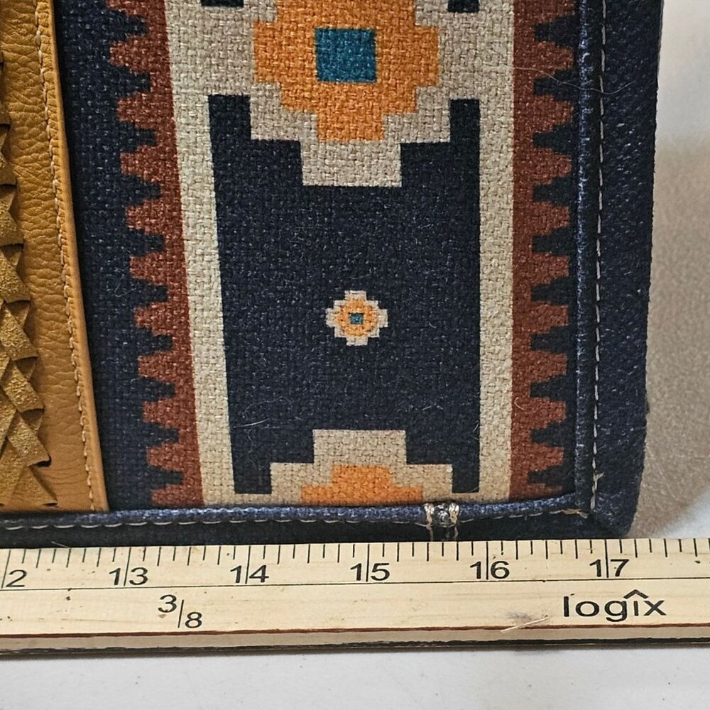 Wrangler Women's Southwestern Print Dual Sided Wide Canvas Tote 17 X 5 X 13 - Picture 14 of 16